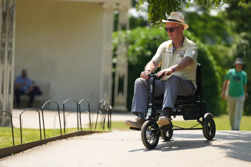 Man riding efoldi